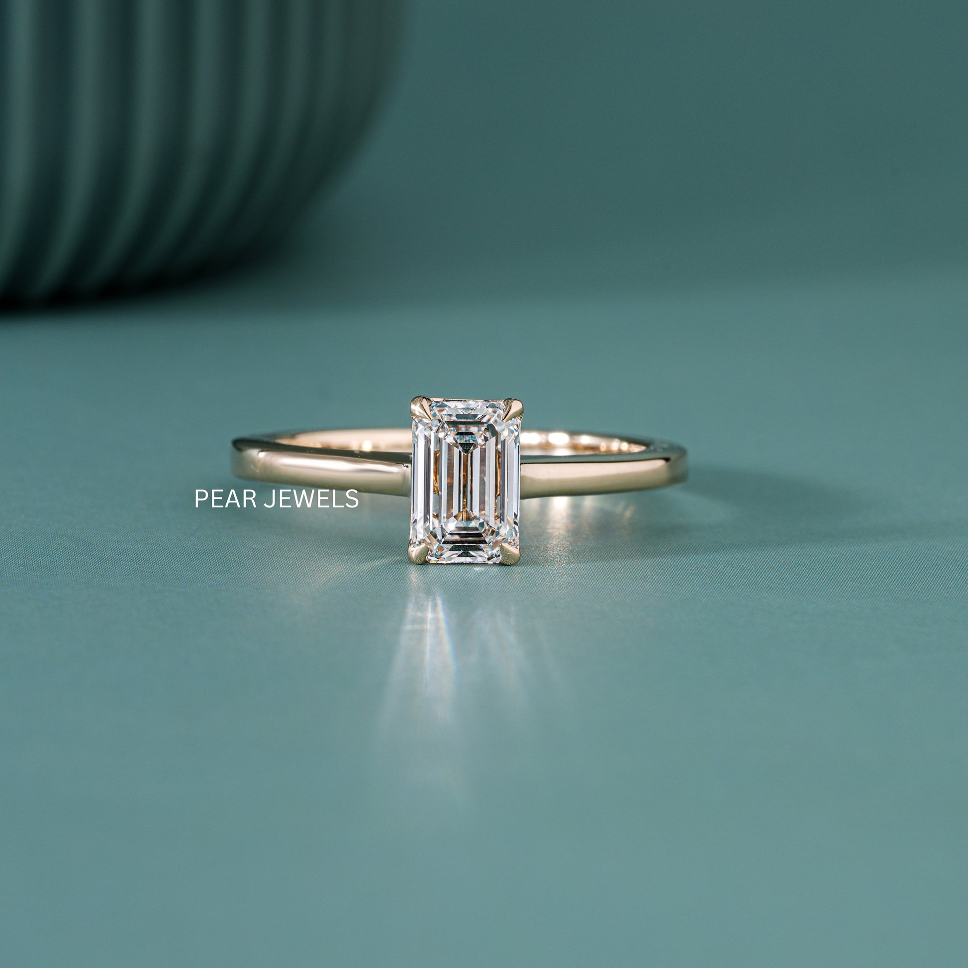 0.8ct Emerald Labgrown Diamond Engagement Ring - PearJewels Australia