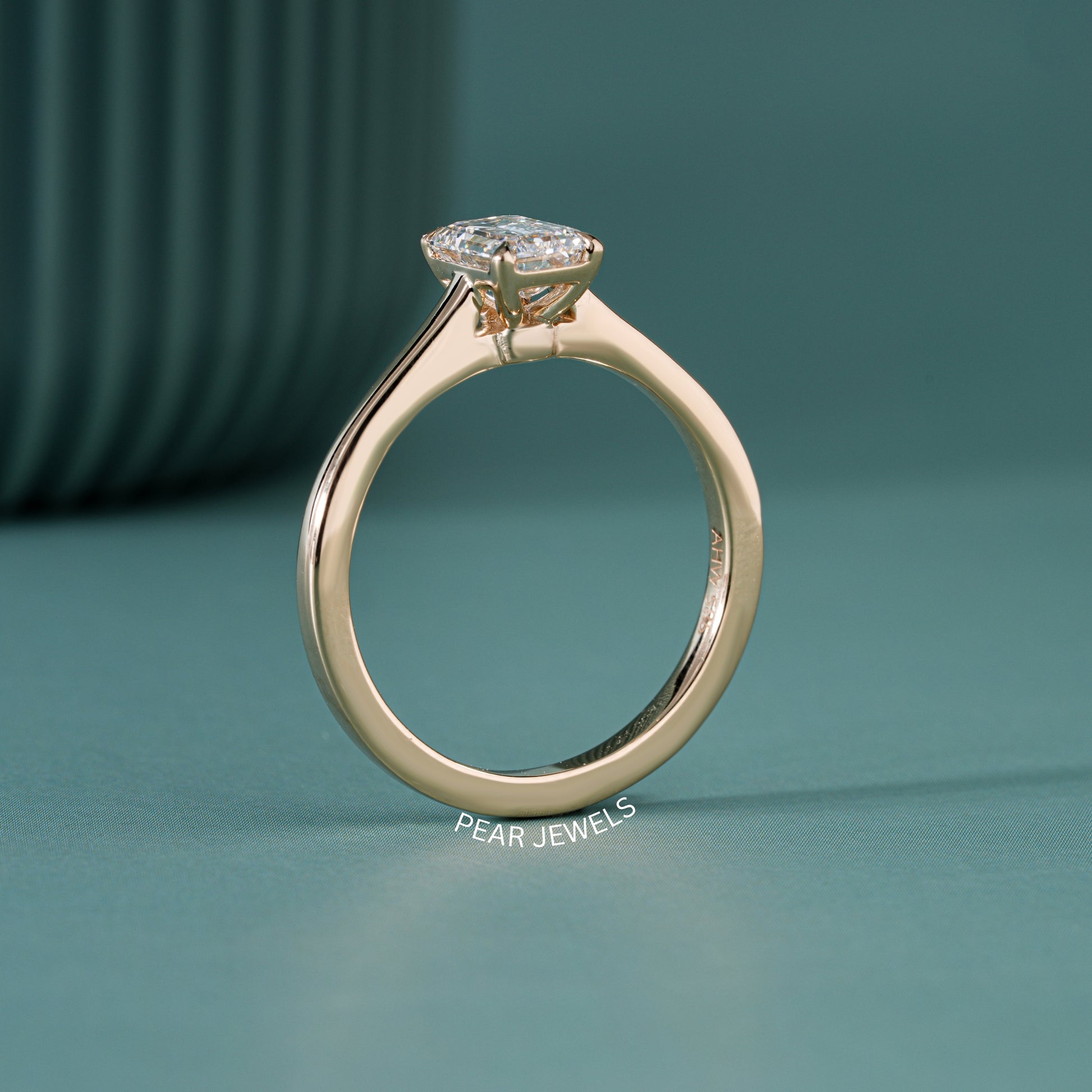 0.8ct Emerald Labgrown Diamond Engagement Ring - PearJewels Australia