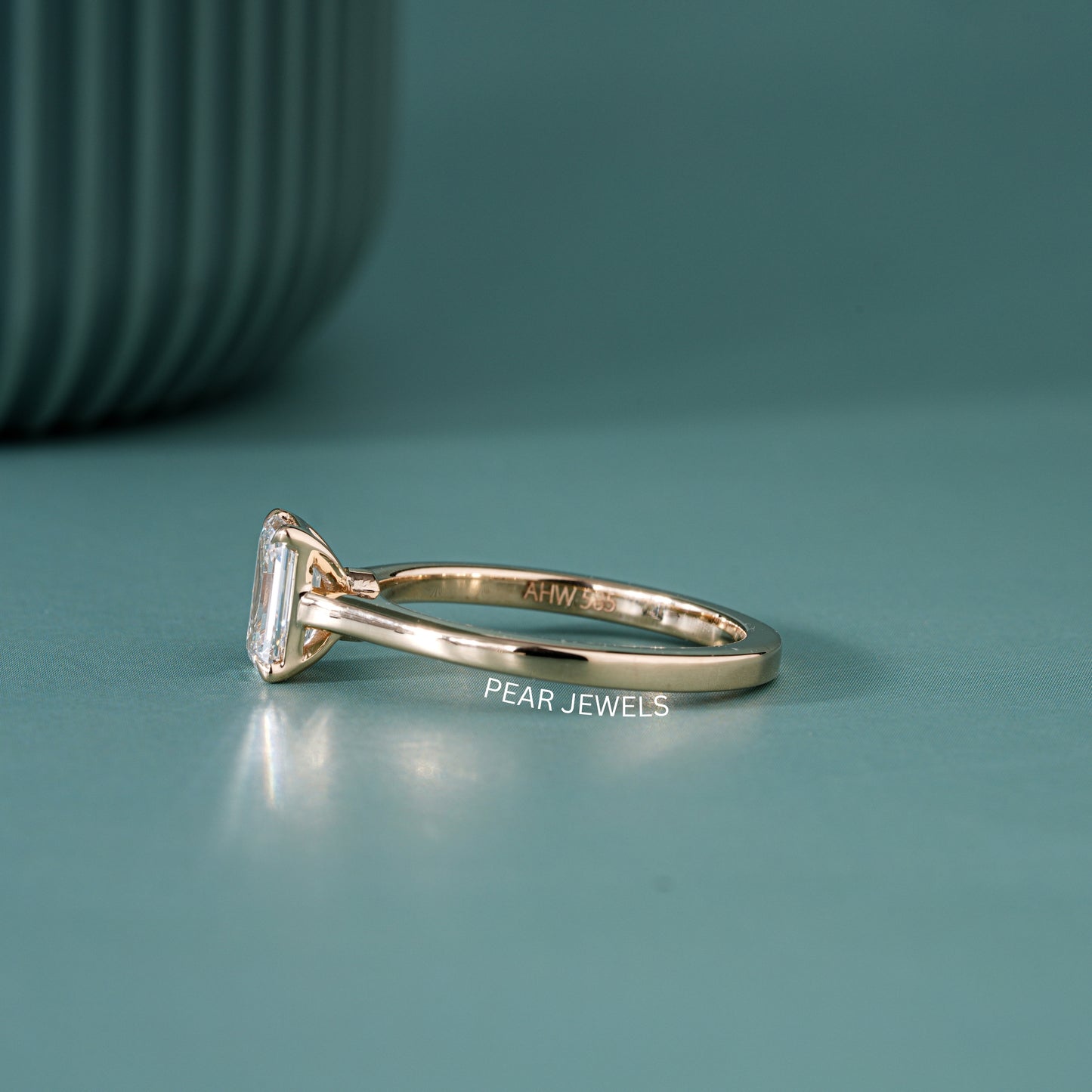 0.8ct Emerald Labgrown Diamond Engagement Ring - PearJewels Australia