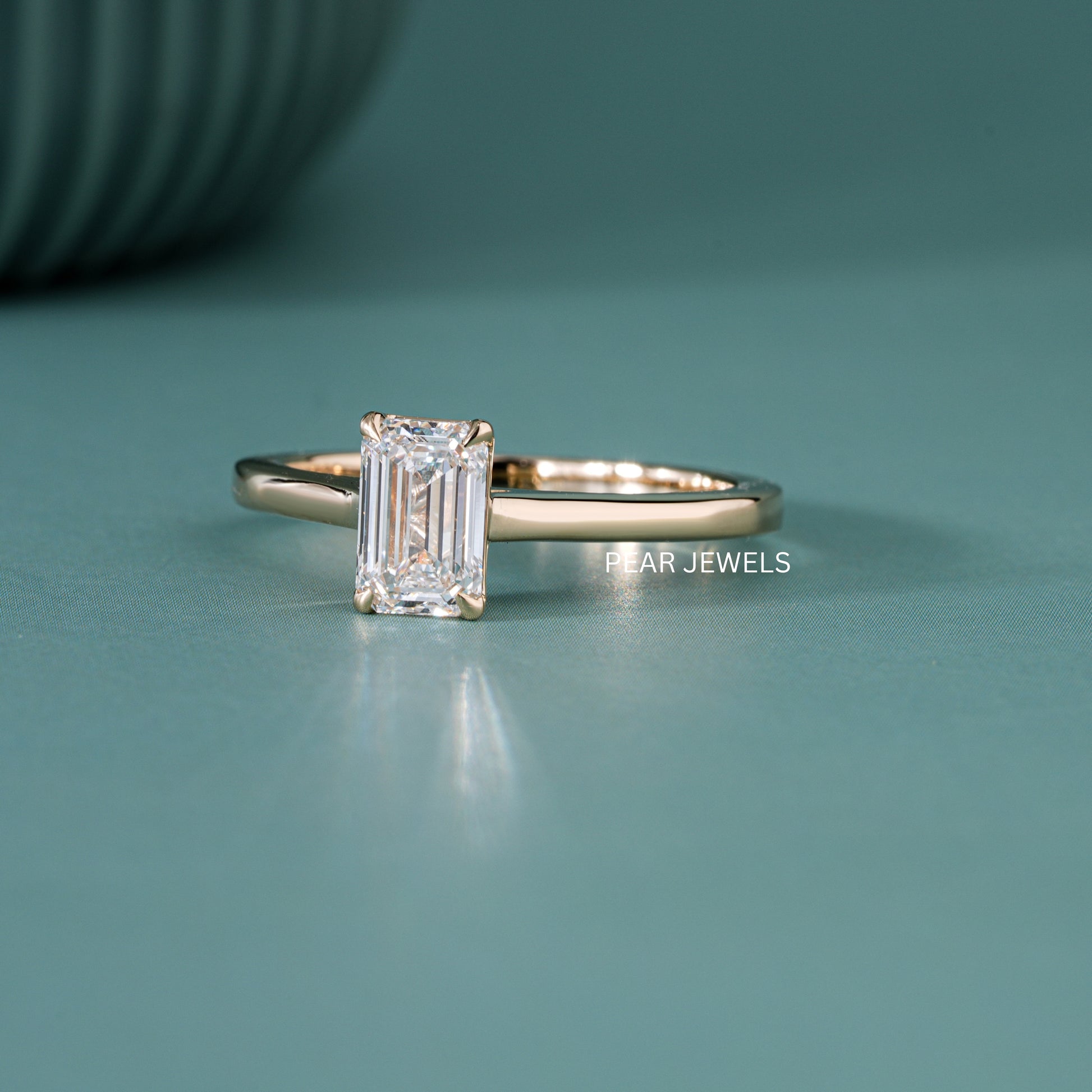 0.8ct Emerald Labgrown Diamond Engagement Ring - PearJewels Australia