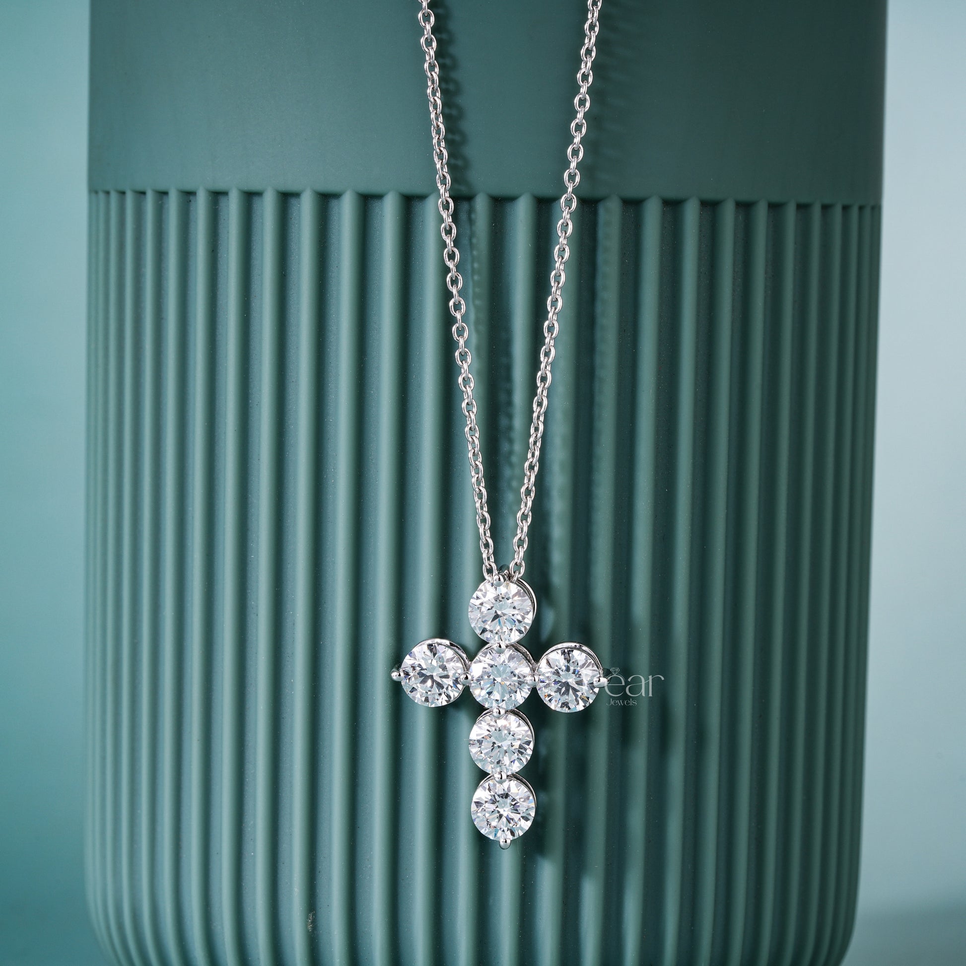 3.0ct Round Labgrown Diamond Cross pendant with Chain - Pear Jewels