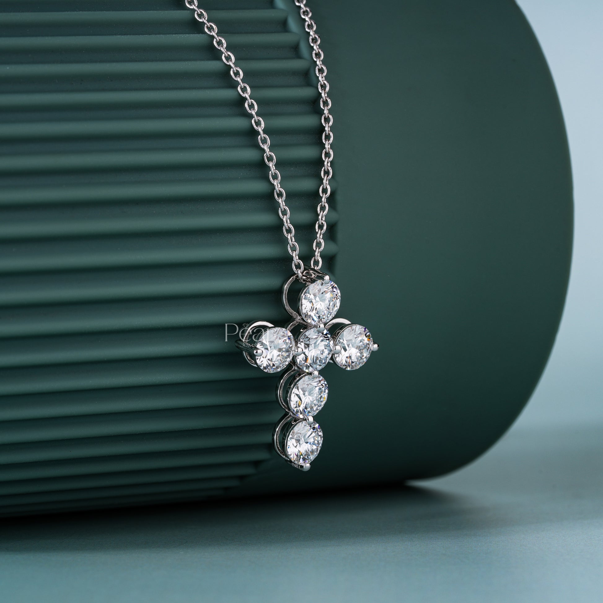 3.0ct Round Labgrown Diamond Cross pendant with Chain - Pear Jewels