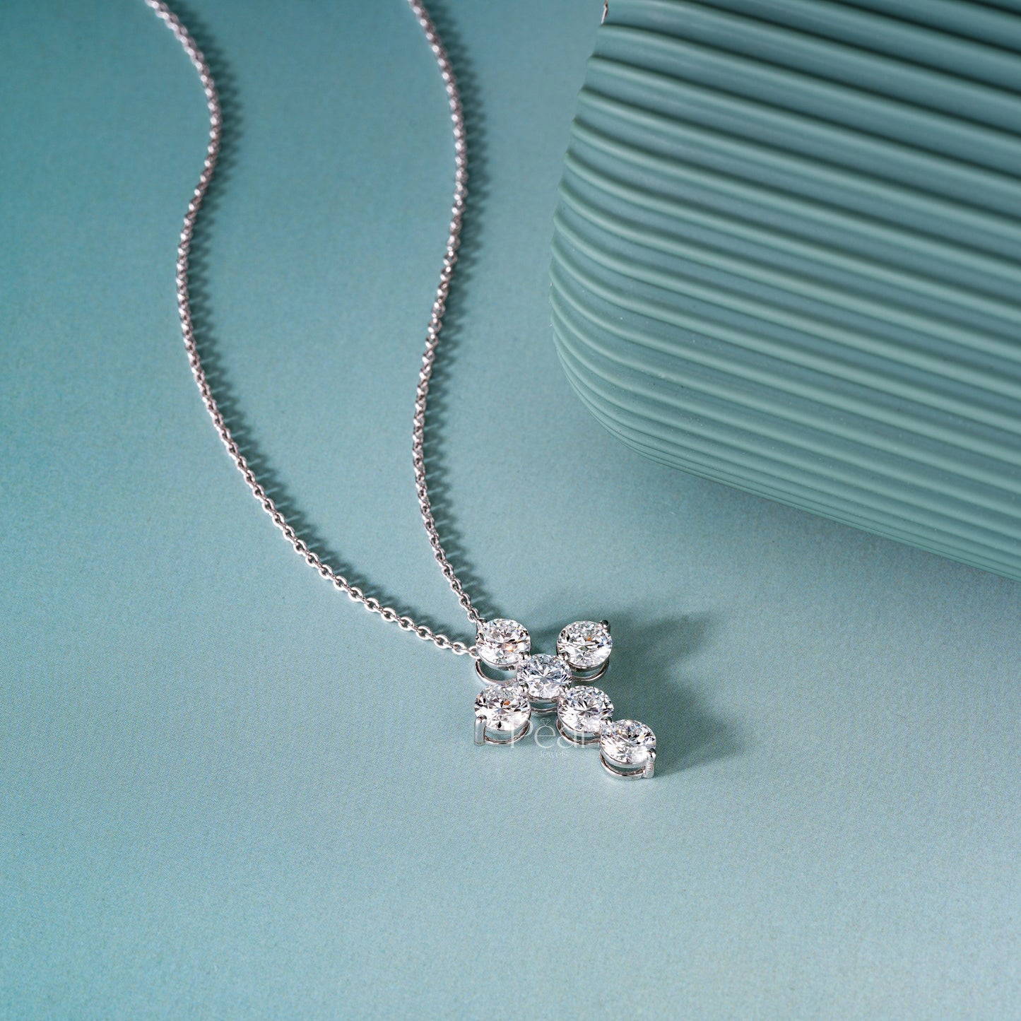 3.0ct Round Labgrown Diamond Cross pendant with Chain - Pear Jewels